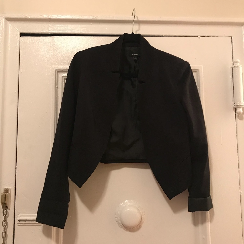 CLOSET CLOSING--Apt 9 Cropped Black Blazer